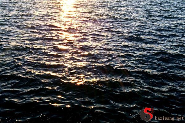 梦见河水浑浊