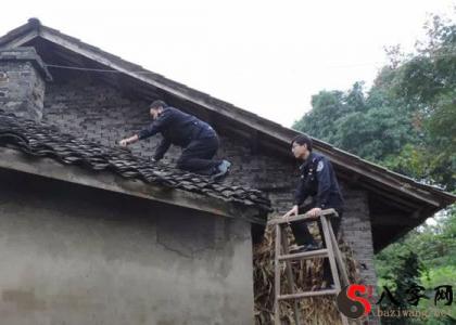 梦见修房顶